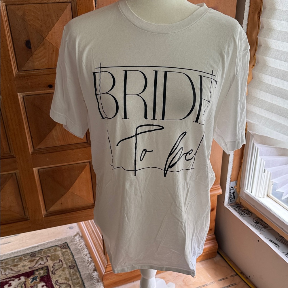 White Graphic T-Shirt BRIDE TO BE Size Large